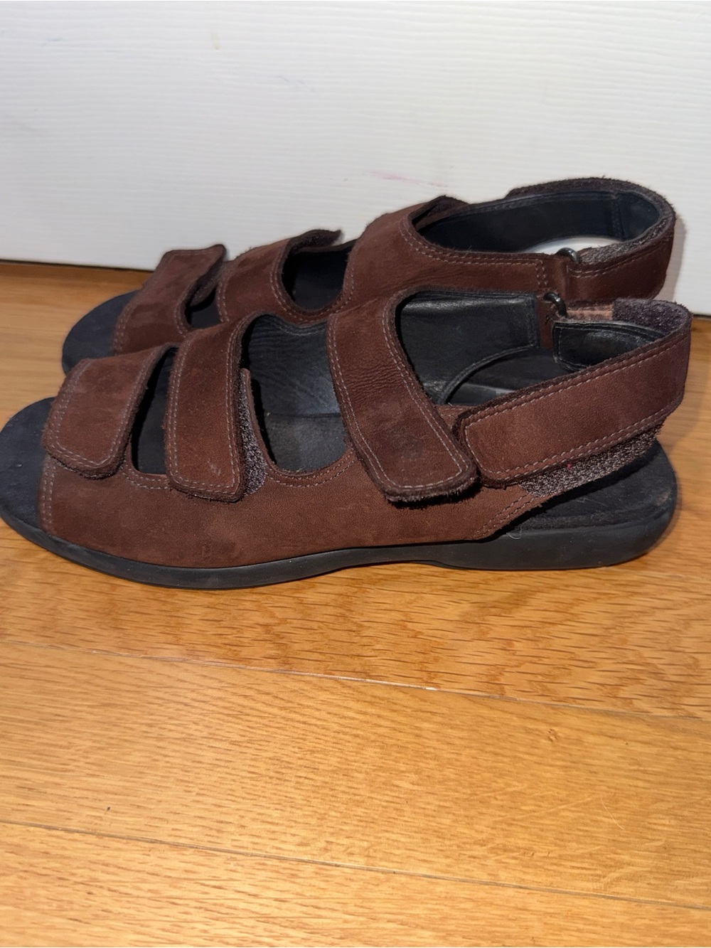 Ecco Womens Comfort Walking Sandals Brown US 8-8.5 EUR 39. Dark Brown.